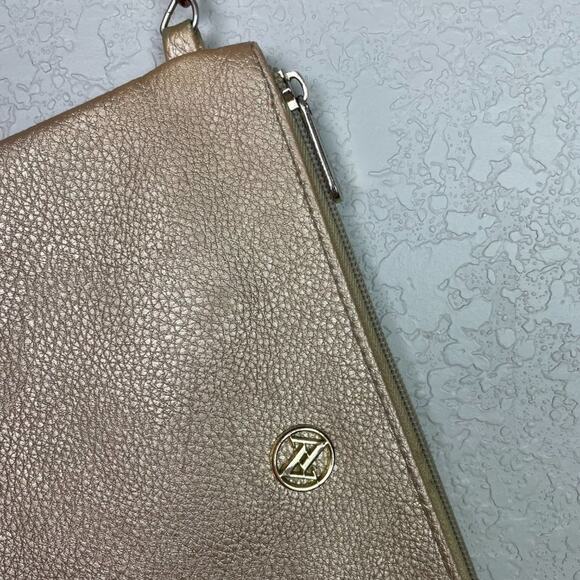 ADRIENNE VITTADINI Gold Zipper Pouch w/Charger - Picture 2 of 5